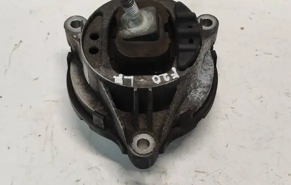 Engine mount bracket