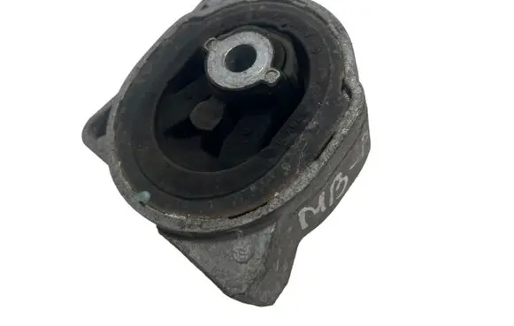 Mercedes-Benz B W245 Engine mount bracket A1692400918 326C54