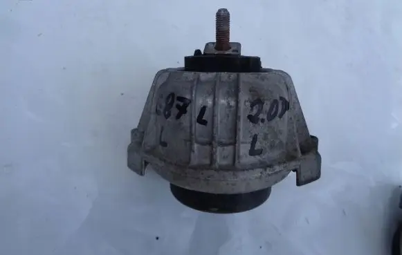 BMW 1 E81 E87 Engine mount bracket