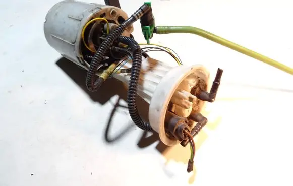 Audi A4 S4 B6 8E 8H Fuel injection high pressure pump 8E0919050