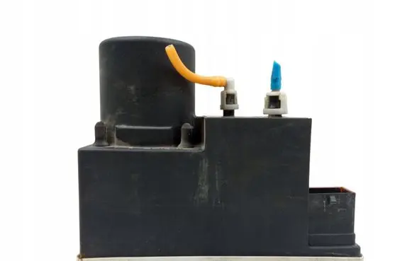 Audi A3 S3 8L Central locking vacuum pump 8D0862257C