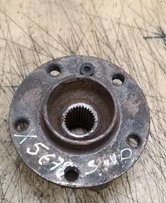 Rear wheel hub spindle/knuckle