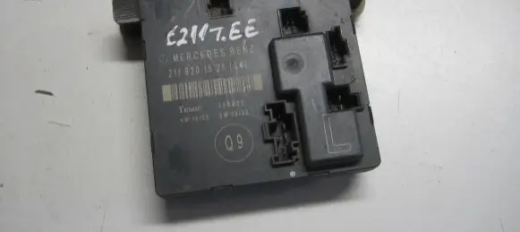 Mercedes-Benz E W211 Door control unit/module 2118201526 A2118201526