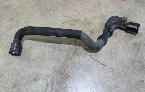Engine coolant pipe/hose