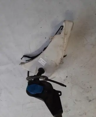 Windshield washer fluid reservoir/tank