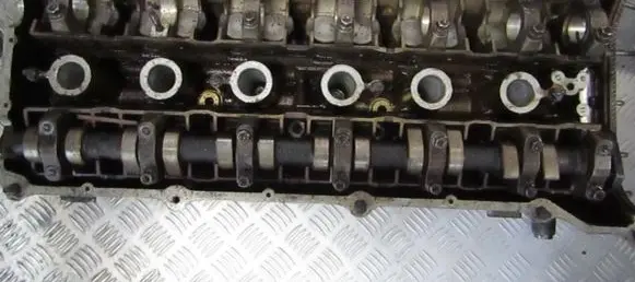 BMW 5 E39 Engine head 1748411