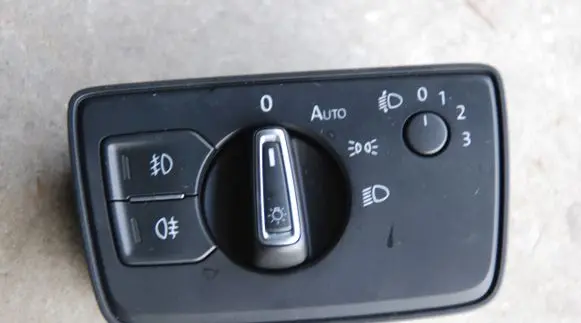Volkswagen PASSAT B8 Light switch 150KM