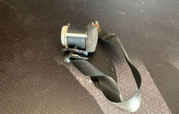 Ford Galaxy Rear seatbelt 33027811