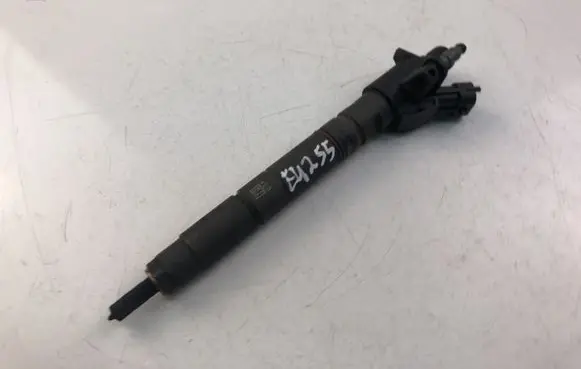 Volvo V70 Fuel injector 31303238