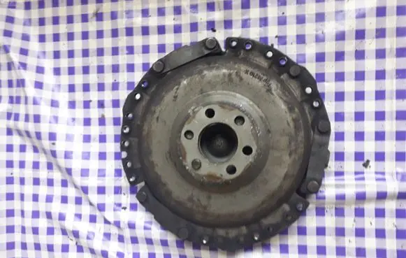 Skoda Octavia Mk1 (1U) Pressure plate 1YPM210X