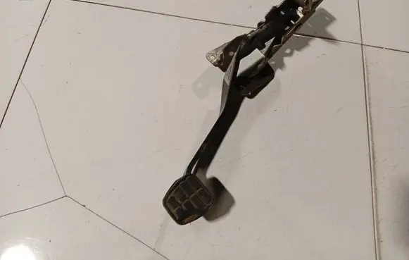 Mitsubishi Colt Brake pedal A4542900618