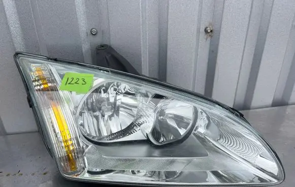 Ford Focus Headlight/headlamp M5113n060