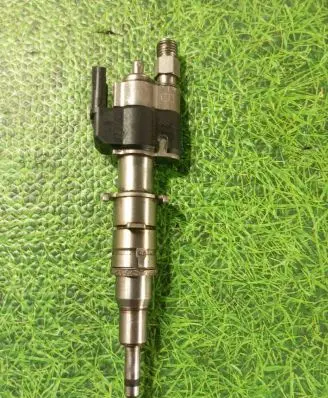 BMW X5M E70 Fuel injector 7585261