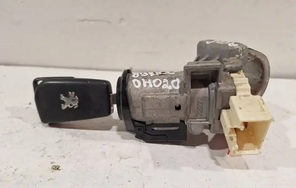 Peugeot 108 Ignition lock 89782-0H020