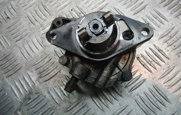 Opel Corsa C Vacuum pump 73501167