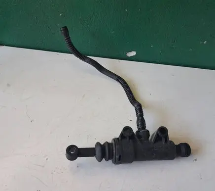 Mercedes-Benz C W203 Clutch master cylinder A2032900212