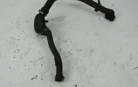 Volkswagen Polo III 6N 6N2 6NF Breather valve 