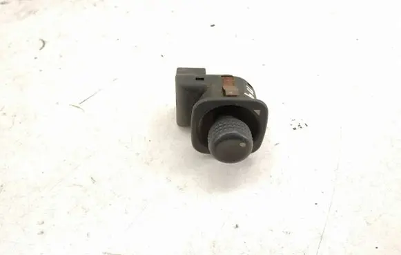 Ford Escort Wing mirror switch 86A617B676-AA