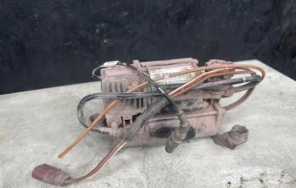Audi A6 S6 C6 4F Air suspension compressor/pump 4F0616005B