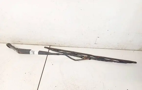 Nissan Note (E11) Front wiper blade arm