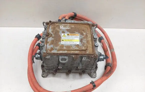 Voltage converter inverter