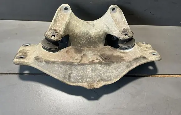 BMW 7 E65 E66 Gearbox mounting bracket 6759680