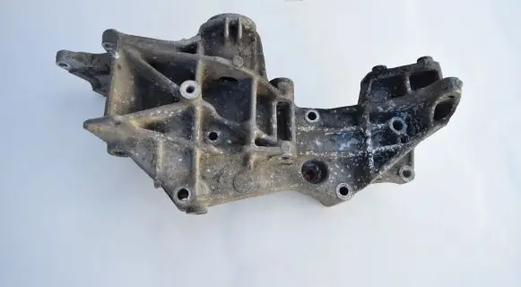 Audi A4 S4 B5 8D Engine mounting bracket 058145523B