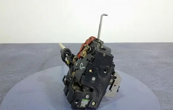 Audi A2 Front door lock 8Z1837016E