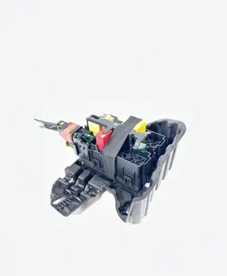 Peugeot 2008 I Fuse module 9806192580