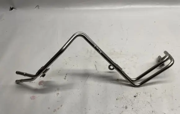 Volkswagen Jetta VII Engine coolant pipe/hose 04E122157BR
