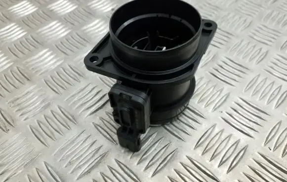 Volkswagen Golf VII Mass air flow meter 04L906461B 5WK98102