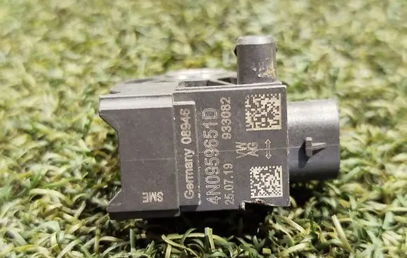 Porsche Cayenne (9Y0 9Y3) Airbag deployment crash/impact sensor 4N0959651D 4N0959651