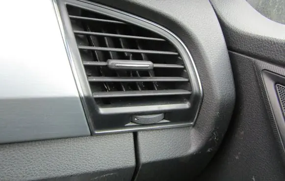 Skoda Fabia Mk3 (NJ) Dash center air vent grill 
