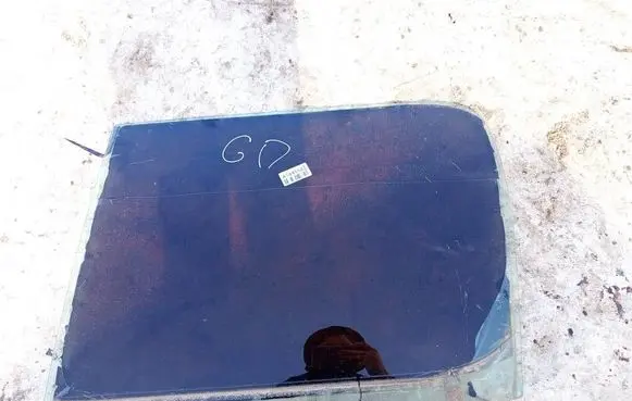 Toyota Yaris Verso Rear door window glass as2
