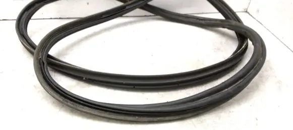 Renault Latitude (L70) Seal rubber (tailgate) 