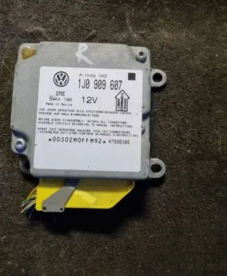 Volkswagen PASSAT B5 Airbag control unit/module 1J0909607 47980306