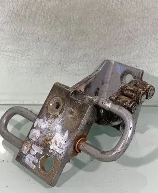 Audi A4 S4 B7 8E 8H Front door lower hinge 
