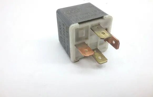 Volkswagen Golf IV Hazard warning light relay 4RA00351029