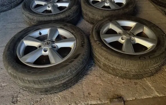 Nissan Qashqai R17 alloy rim 