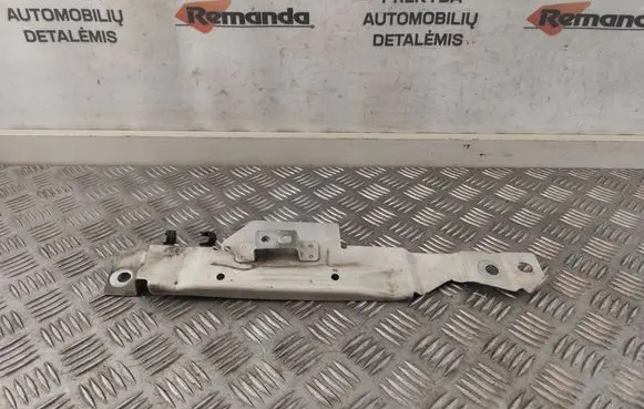 Volvo S90, V90 Fender mounting bracket