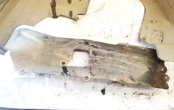 Chrysler Sebring (JS) Engine splash shield/under tray