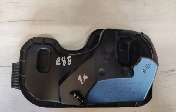 BMW Z4 E85 E86 Headlight/headlamp dust cover 15802600
