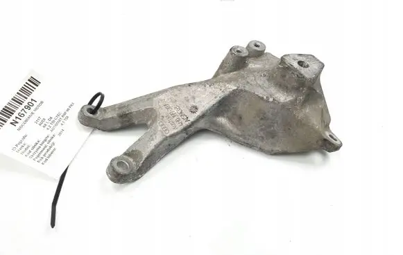 Audi A8 S8 D4 4H Engine mounting bracket 4H0199307AF