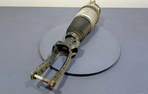 Volkswagen Touareg II Front shock absorber/damper 7P6616040Q