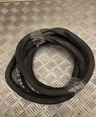 Seat Altea XL Rear door rubber seal (on body) 