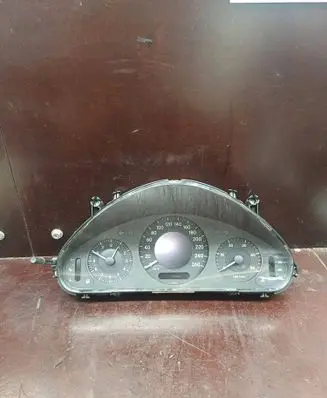 Speedometer (instrument cluster)