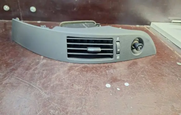Toyota Corolla Verso AR10 Dashboard side air vent grill/cover trim 5568064010 5567064020