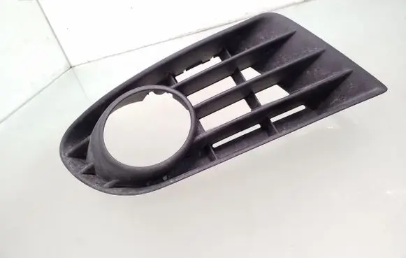 Volkswagen Golf Plus Front bumper lower grill 5M0853665C