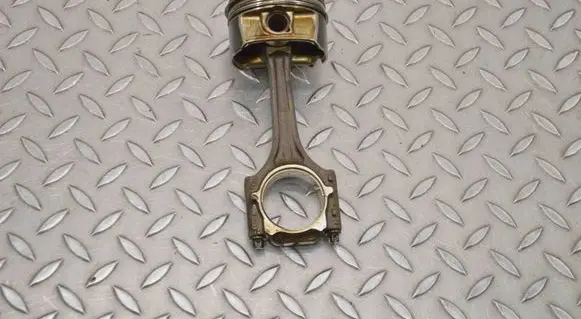 Volkswagen Golf V Piston 205139 110806