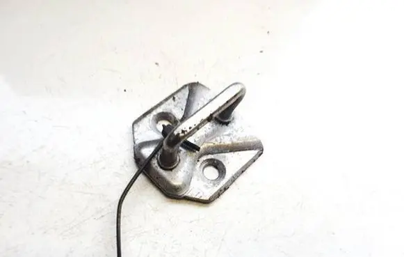 Ford Focus Front door lock loop/hook striker 